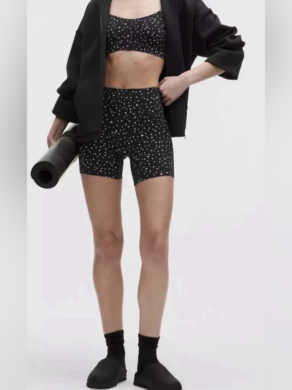 Lululemon Align No Line HR Short 4"
Heart Dot Black Size 4, NWT